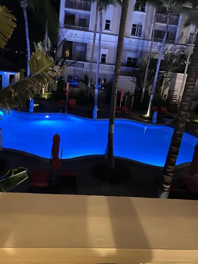 Jewel Grande Private Condo Бухта Монтего